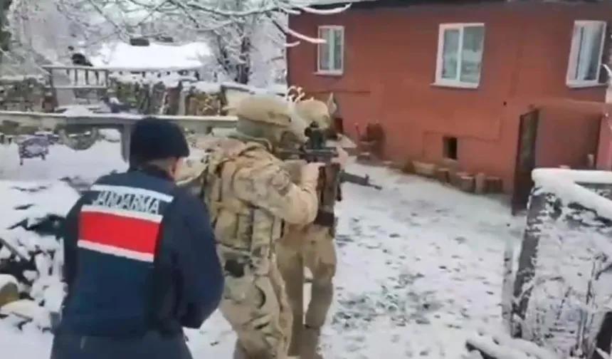Kastamonu’da 12 adrese eş zamanlı baskın