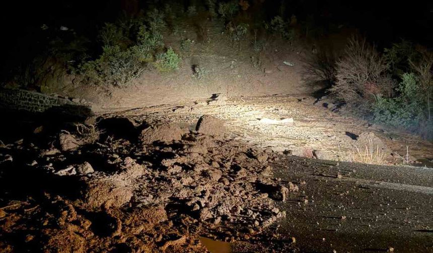 Bolu’da heyelan alarmı: Yol trafiğe kapalı