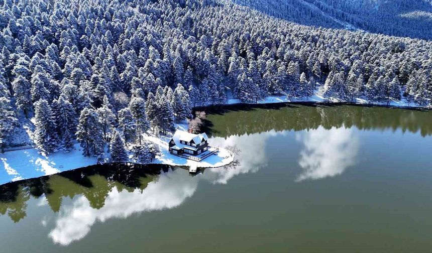 Bolu’nun gözdesi Gölcük kışa teslim oldu