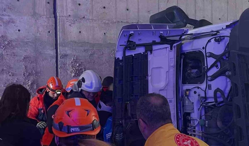 Çankırı’da tır kontrolden çıktı: 4 kişi yaralandı