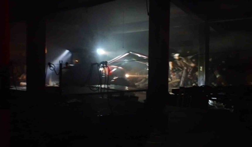 Sahur Vakti Alevler Yükseldi: Çaycuma’da Tekstil Fabrikası Yandı