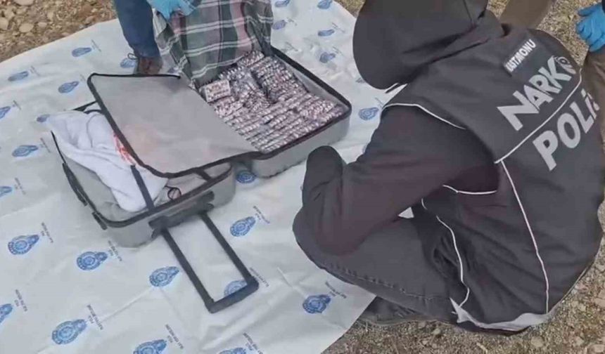 Kastamonu’da kovalamacada valizden 11 bin 73 hap çıktı