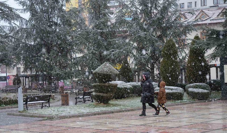 Kastamonu Ramazan’ın ilk gününe kar sürpriziyle uyandı