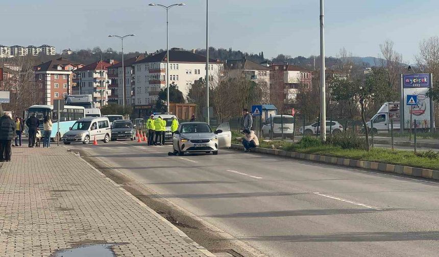 Bartın’da yolun karşısına geçen kadına otomobil çarptı