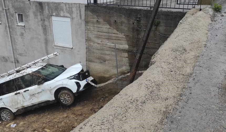 Alaplı’da kontrolden çıkan otomobil tarlaya girdi