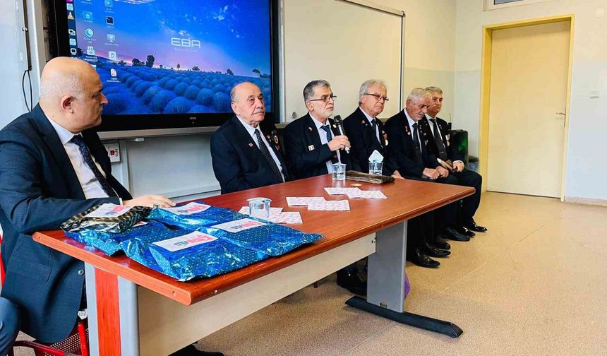 Zonguldak’ta Kıbrıs gazileri öğrencilerle buluştu