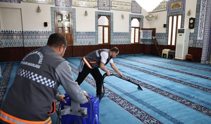 Camilerde Ramazan temizliği çalışmaları aralıksız sürüyor