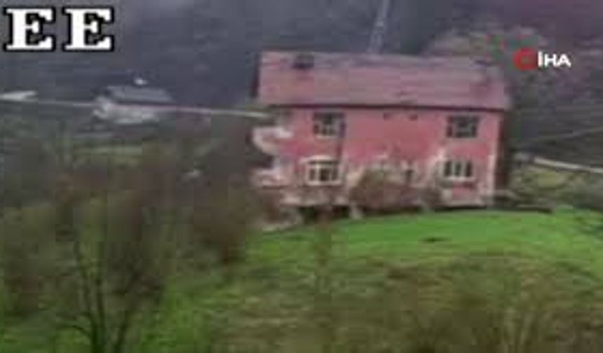 Cide’de tahliye edilen iki katlı ev böyle çöktü