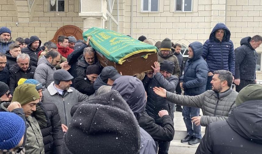 Evlat acısına dayanamadı: Oğlunun yanına defnedildi