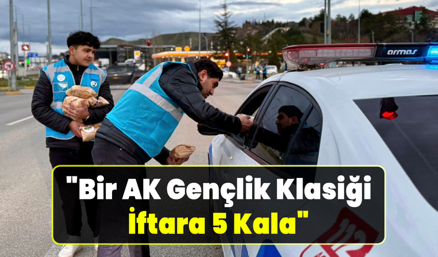 AK Gençlik iftara yetişemeyenlere yolda iftarlık dağıttı