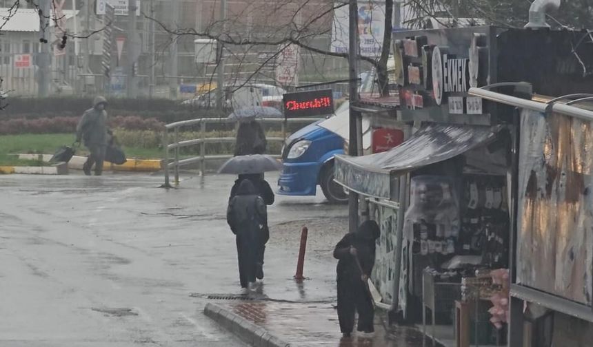 Ani sağanak yağış hayatı olumsuz etkiledi