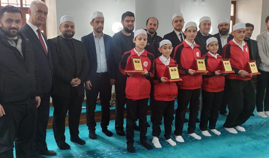 Devrek'te küçük hafızlar ödüllendirildi