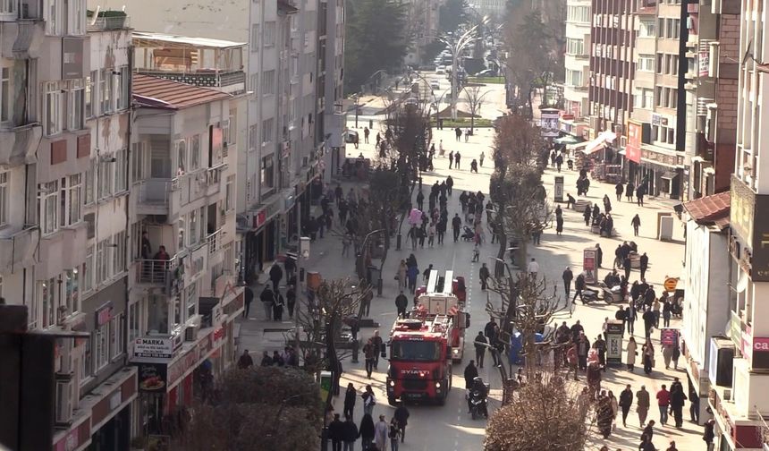 Sokakta hissedilen yanık kokusu ekipleri harekete geçirdi