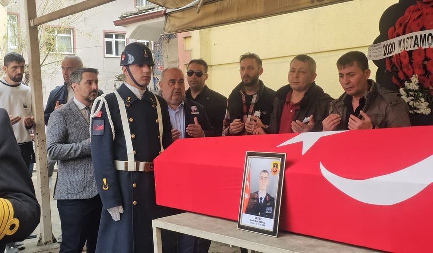 Bartın'da genç uzman çavuşunu gözyaşlarıyla uğurladı