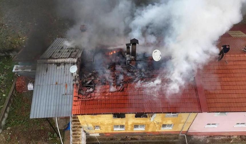 Sobayı Yakıp Komşuya Gitmişti: İki Katlı Ev Kül Oldu!