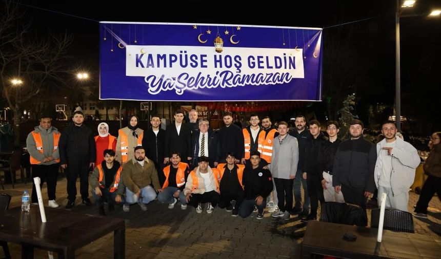 BEUN'da Rektör Özölçer Öğrencilerle İftar Sofrasında Buluştu