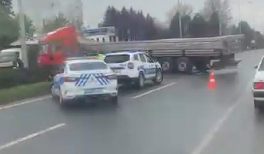 Makaslayan Tır Yolu Kilitledi: D-100'de Trafik Durdu!