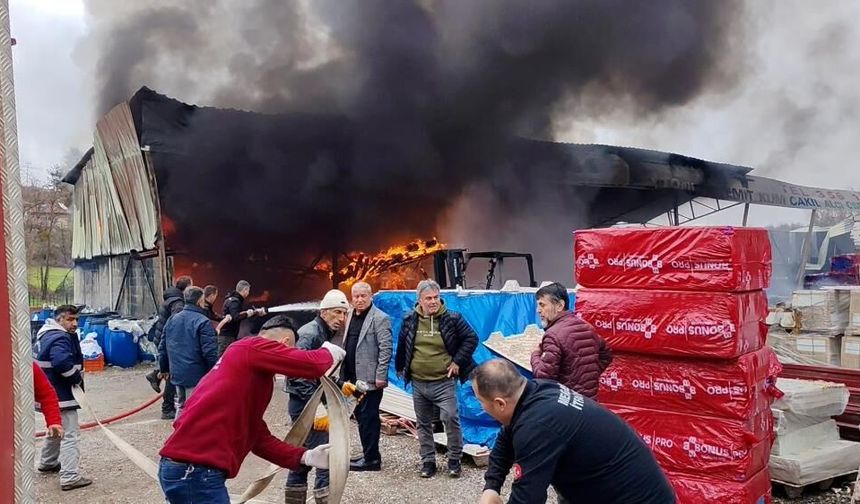 İnşaat Deposunda Yangın Çıktı
