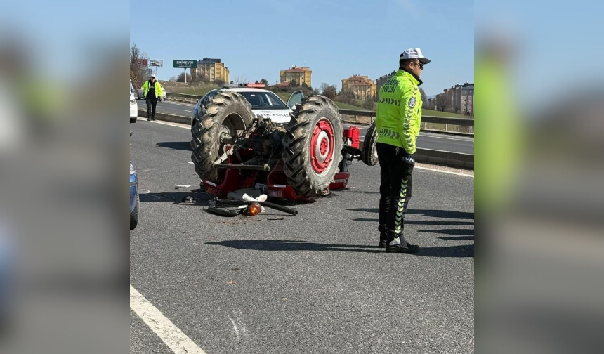 Kontrolden Çıkan Traktör Devrildi, Sürücü Yaralandı