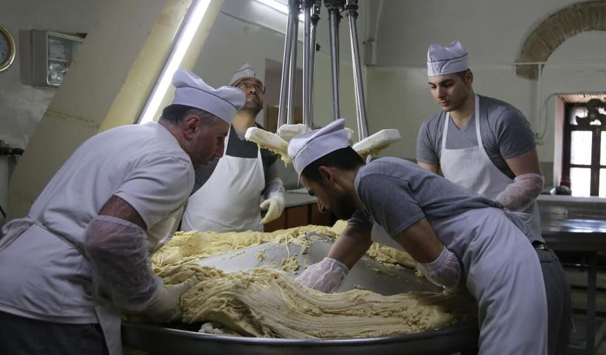 Bayram Öncesi Saray Helvası Mesaisi