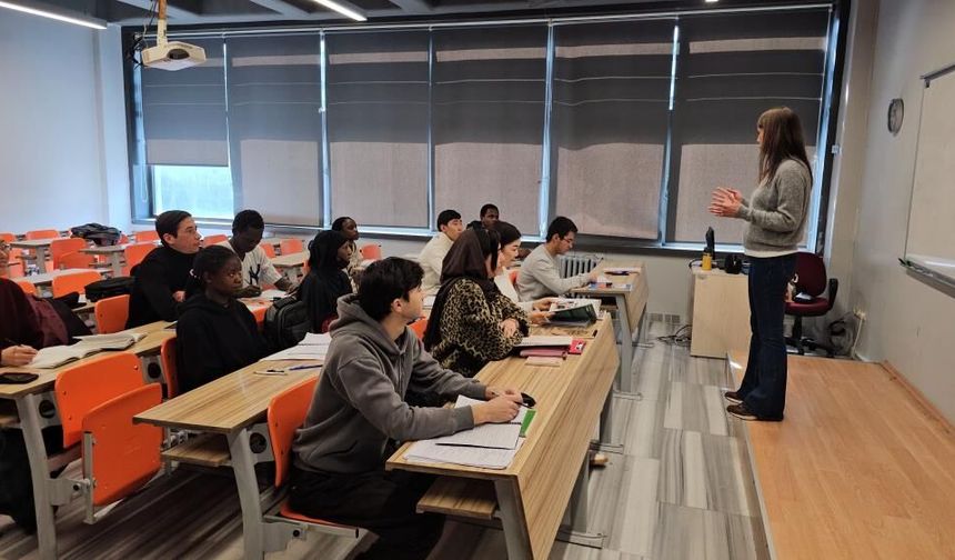 Uluslararası Öğrencilerden Çağrı: "Savaşta Kimse Kazanmayacak"