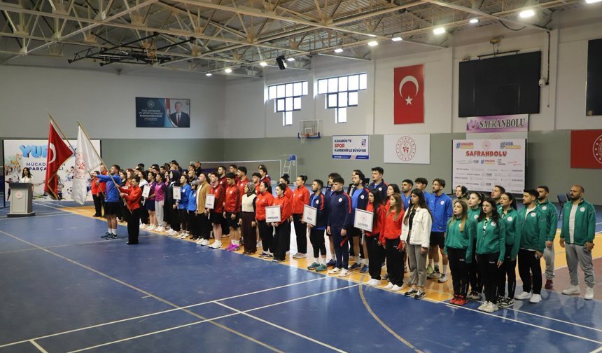 Safranbolu'da Badminton Şöleni: 9 İlden 150 Sporcu Yarışıyor