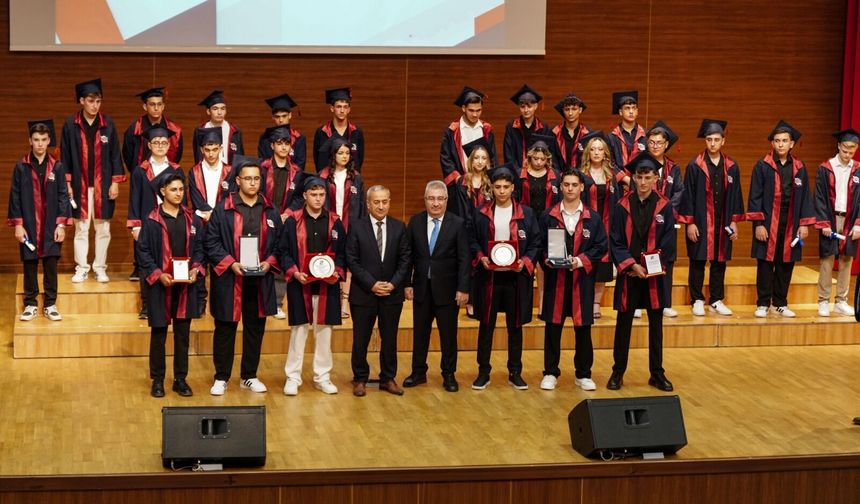 Sanayinin Genç Ustaları Yetişiyor: KARDEMİR İkili Mesleki Eğitimde 2. Mezuniyet
