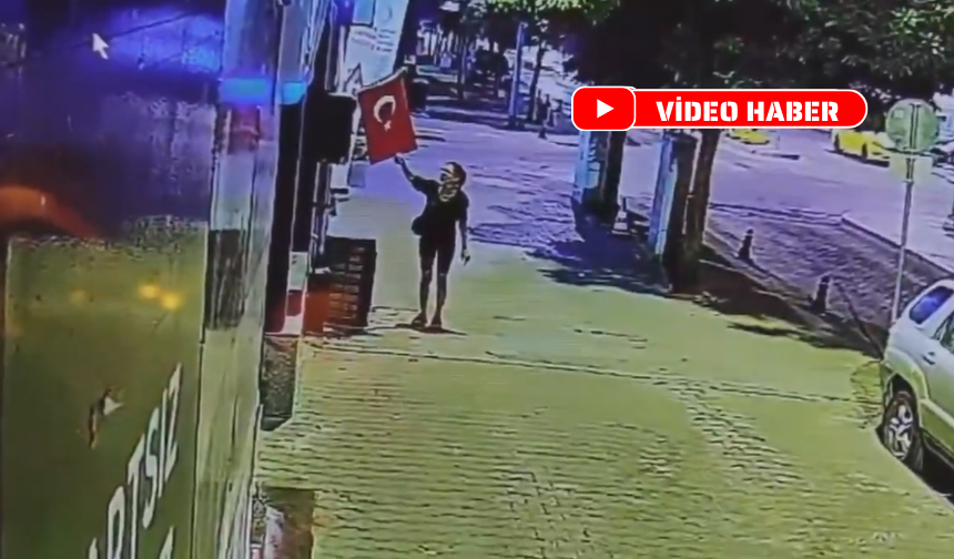 Türk Bayrağına Çirkin Saldırı: O Anlar Kamerada...