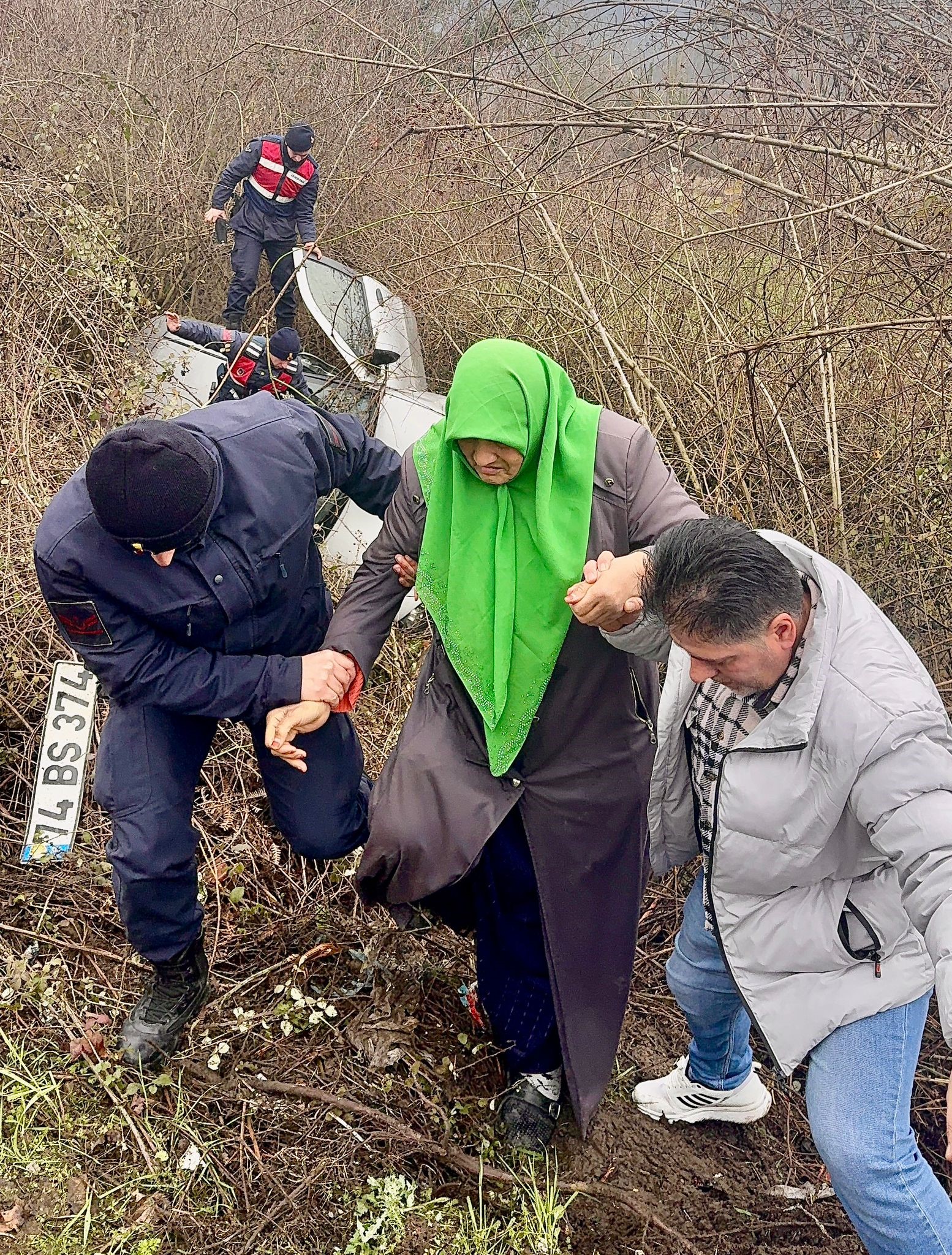 Bartin Da Bir Otomobil Sarampole Yuvarlandi (3)